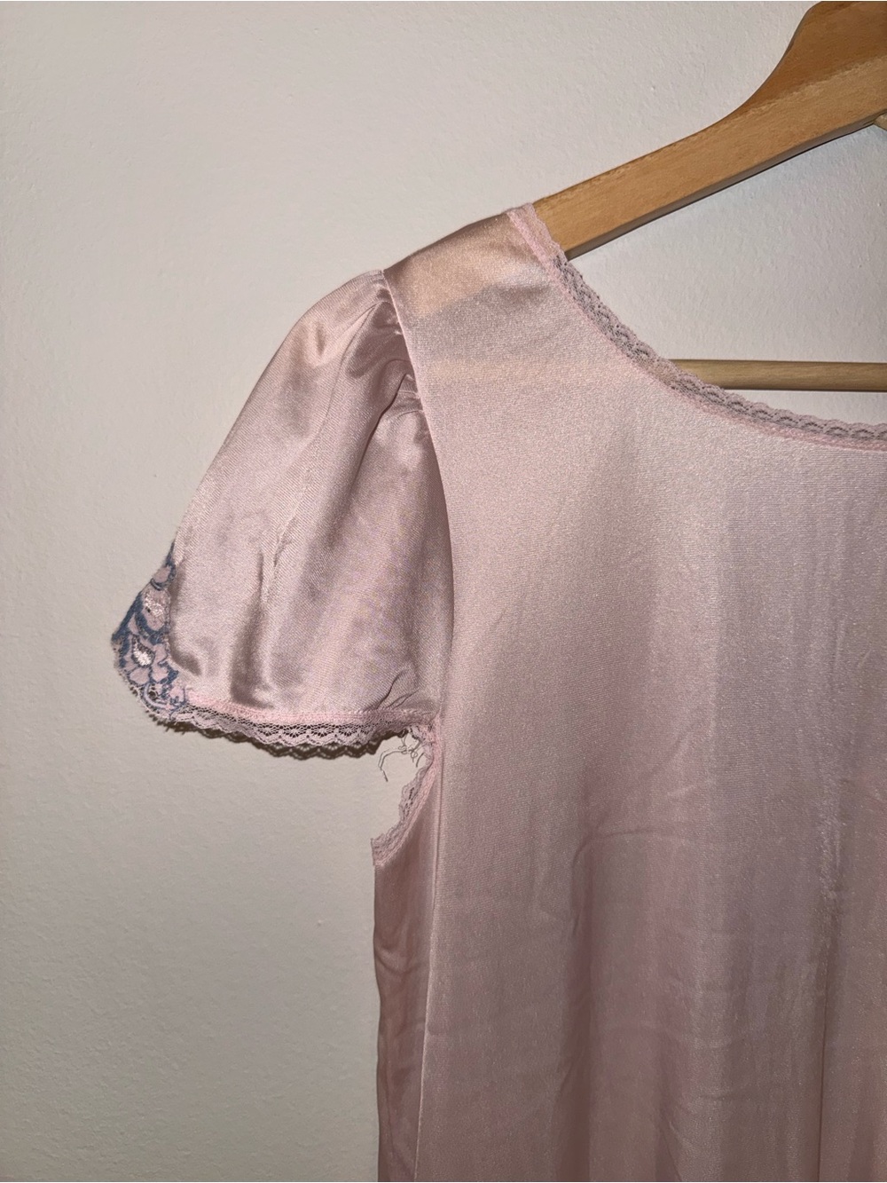 Vintage Women's Pink Lace-Trim Nightgown - Picture 5 of 5